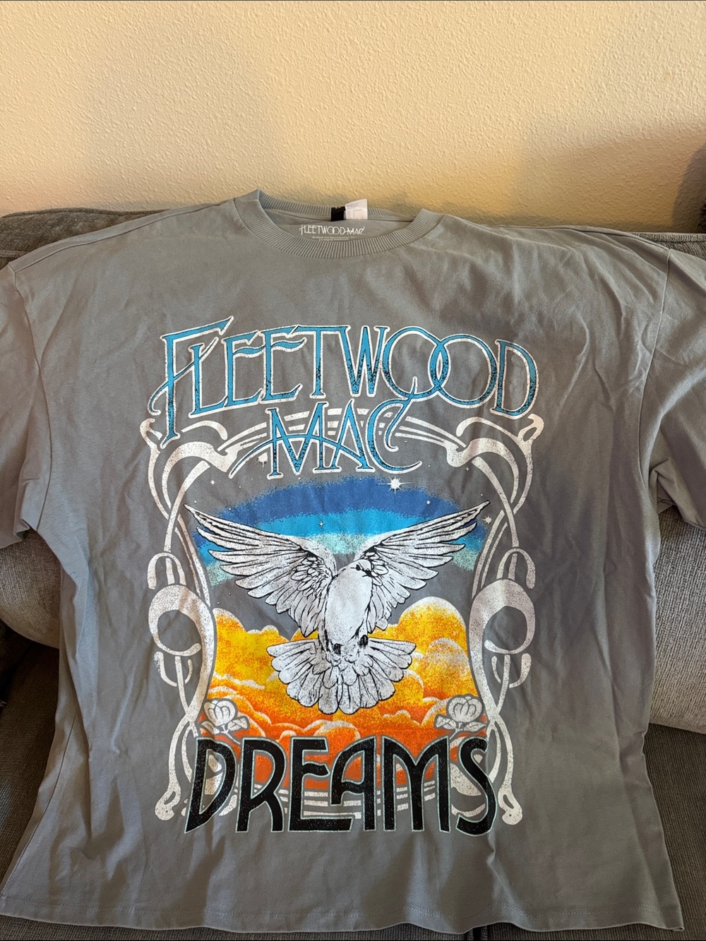 New w/o tags H&M Gray Fleetwood Mac 'Dreams' Graphic Tee